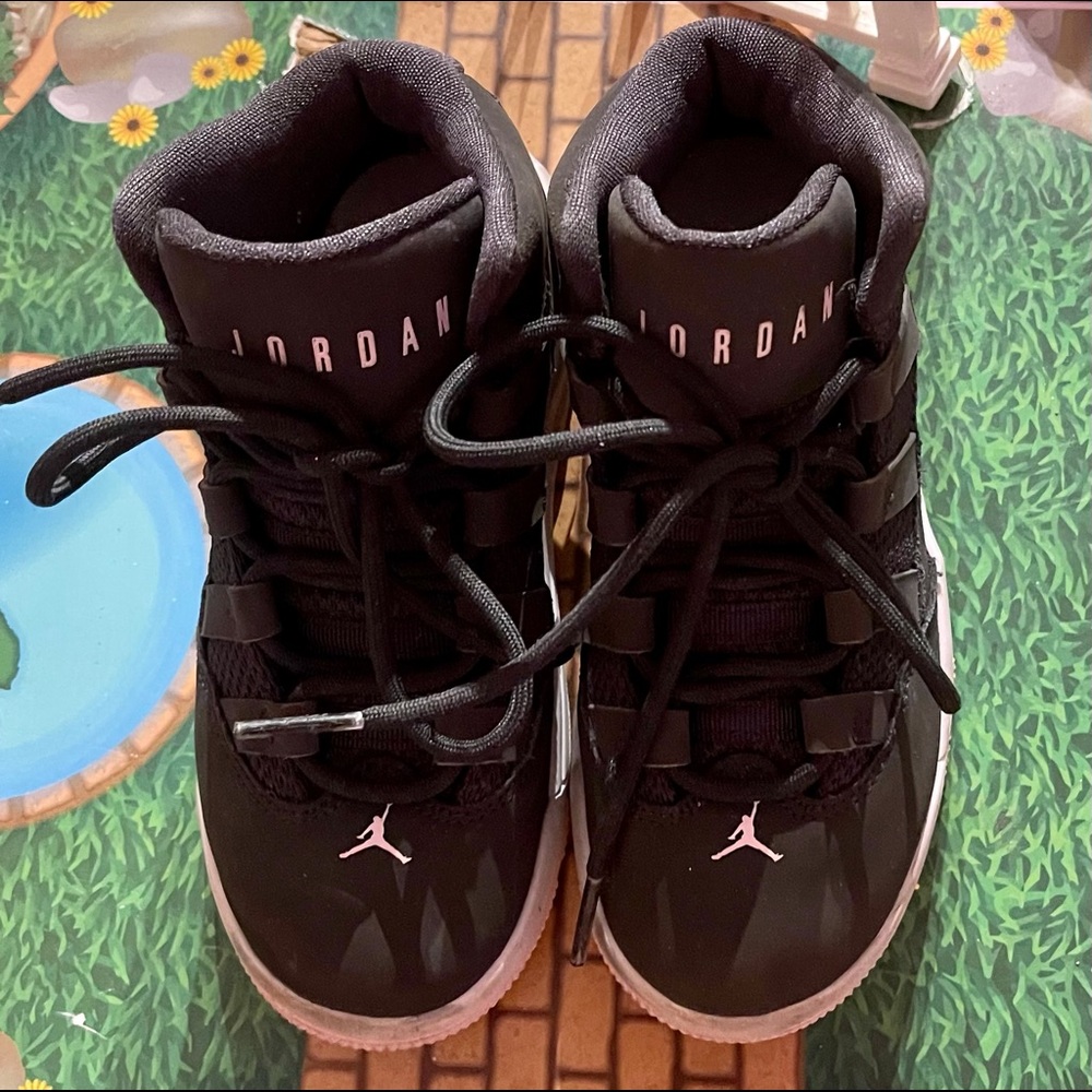 Girls' Jordan Max Aura Basketball Shoes
